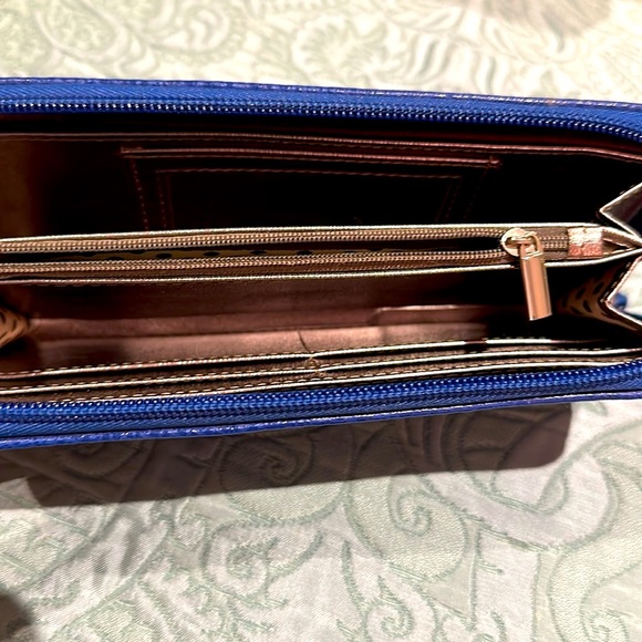 New! NWOT Madden Girl “LOVE” wallet, brilliant blue with acrylic letters - Picture 3 of 4